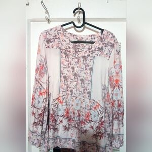 💜 3/$15💜Skies Are Blue Floral Blouse with Pink and Cream Accents💜